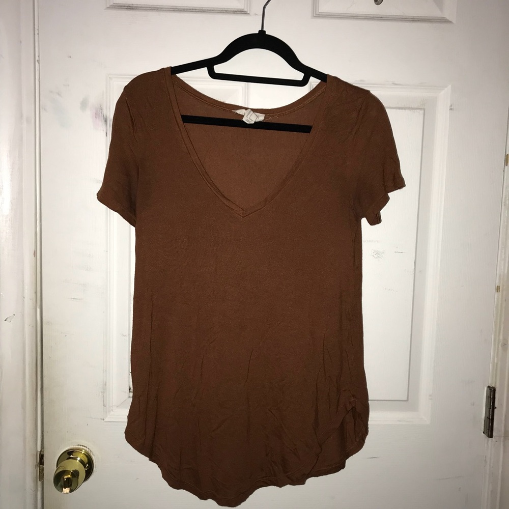 V-neck tshirt